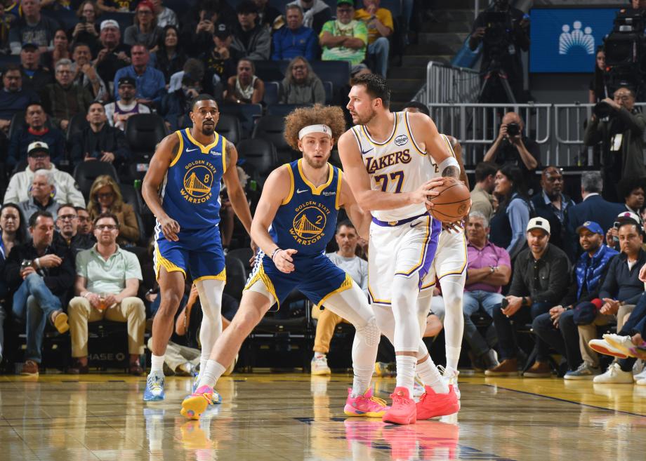 北京单场-湖人28分大胜勇士结束3连败 詹姆斯22+7东契奇26分